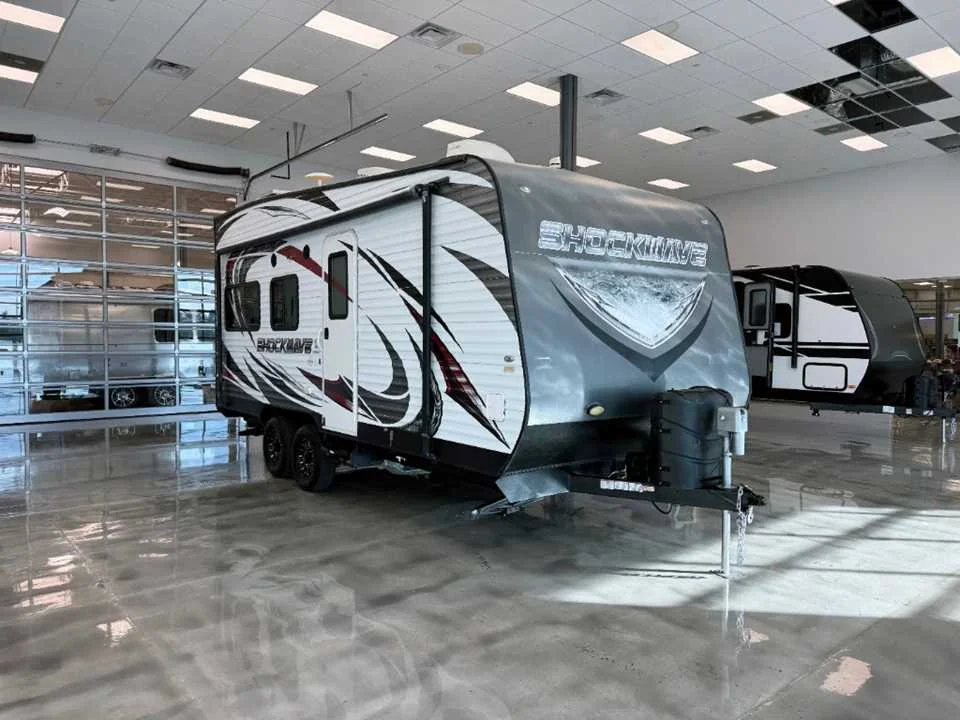Used 2015  FOREST RIVER  image 2