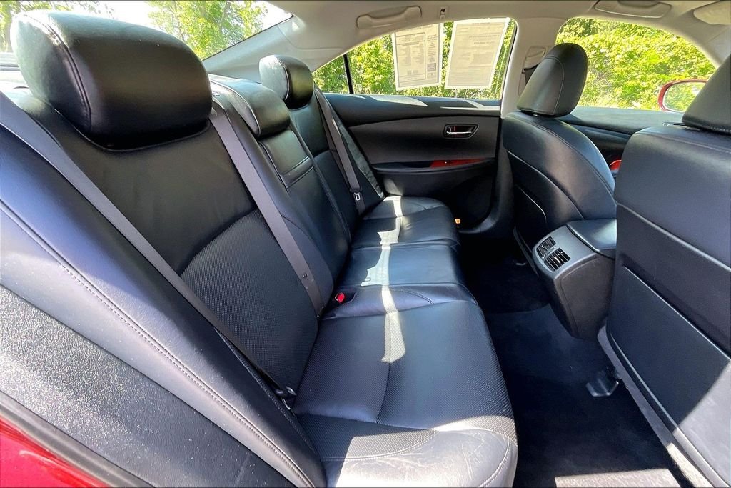 Used 2007 Red Lexus 350 image 26