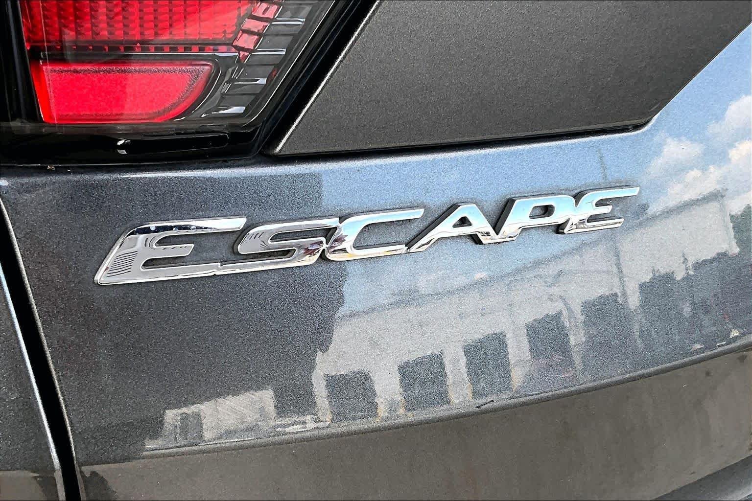 Used 2017 Magnetic Ford SE image 30