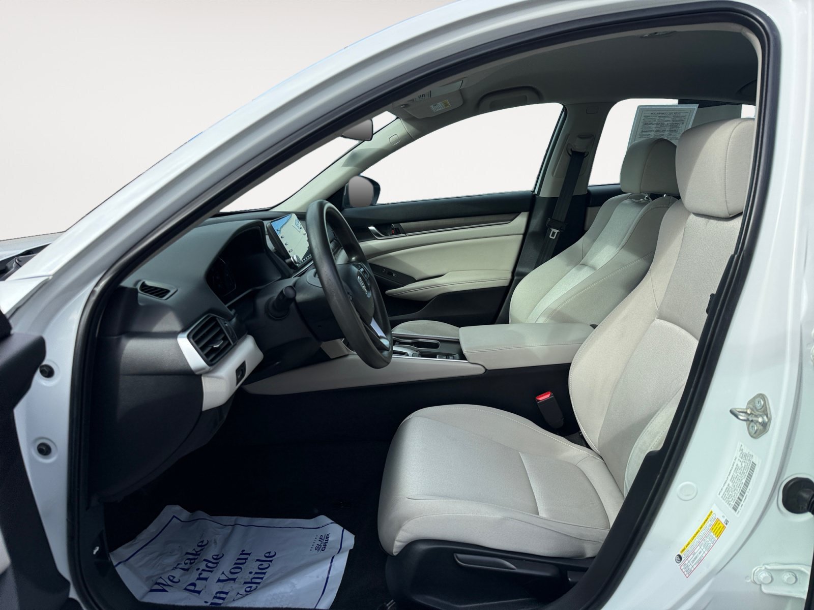Used 2018 Platinum White Pearl Honda LX image 10