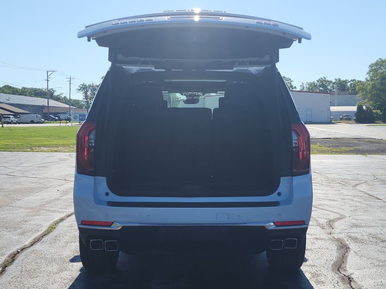 2026 GMC Yukon Denali - Photo 25