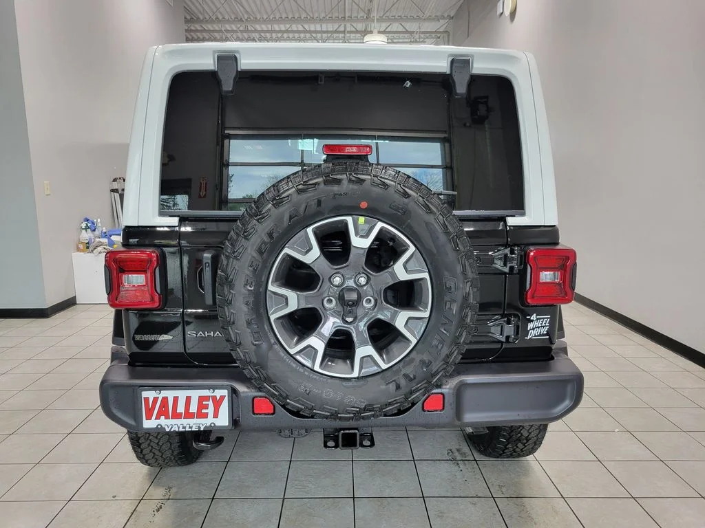 New 2026 Black Clear-Coat Exterior Paint Jeep Sahara image 7