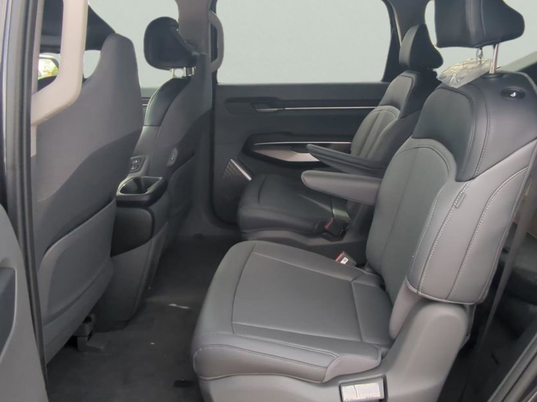 New 2026 Glacial White Pearl Kia Light Long Range RWD image 15