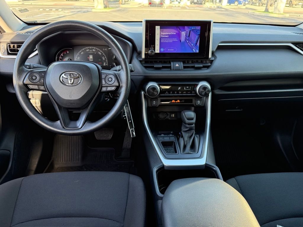 2025 Toyota RAV4 LE - Photo 29