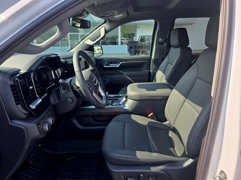 2026 GMC Sierra 1500 SLT - Photo 9