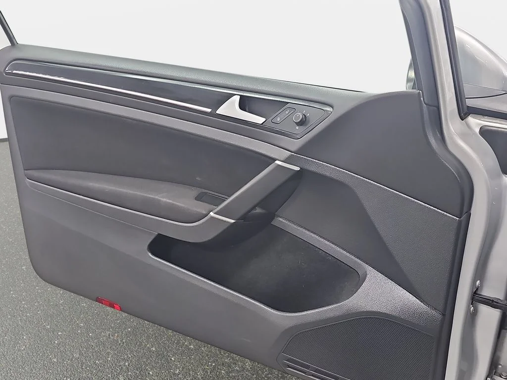 Used 2016 Silver Volkswagen S image 29