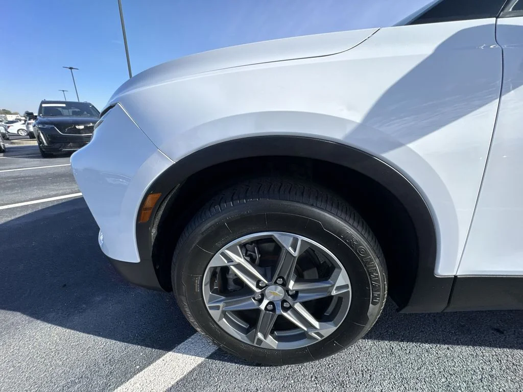 Used 2023 White Chevrolet LT image 10