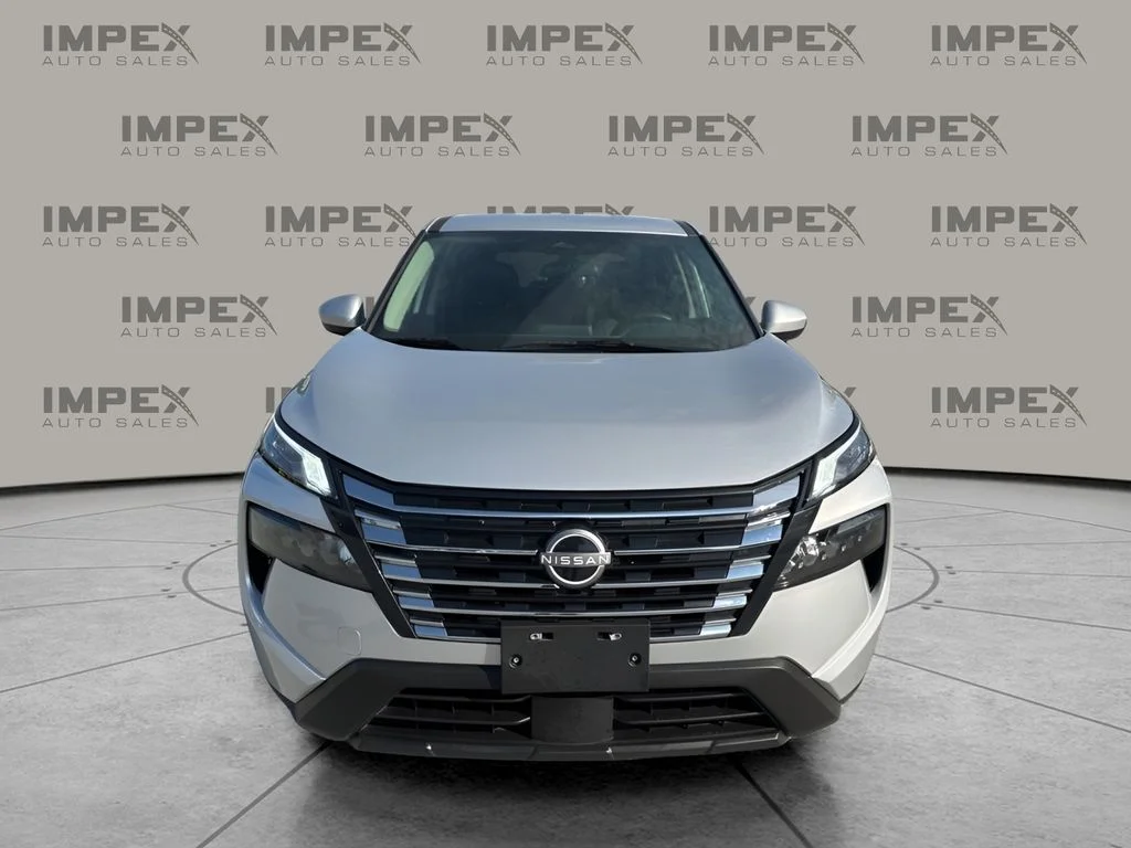 Used 2025 Silver Nissan SV image 8