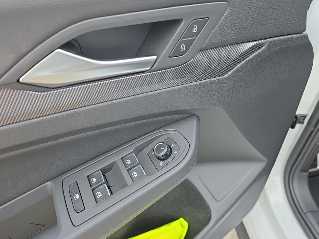 New 2026 Opal White Pearl Volkswagen 2.0T SE image 10
