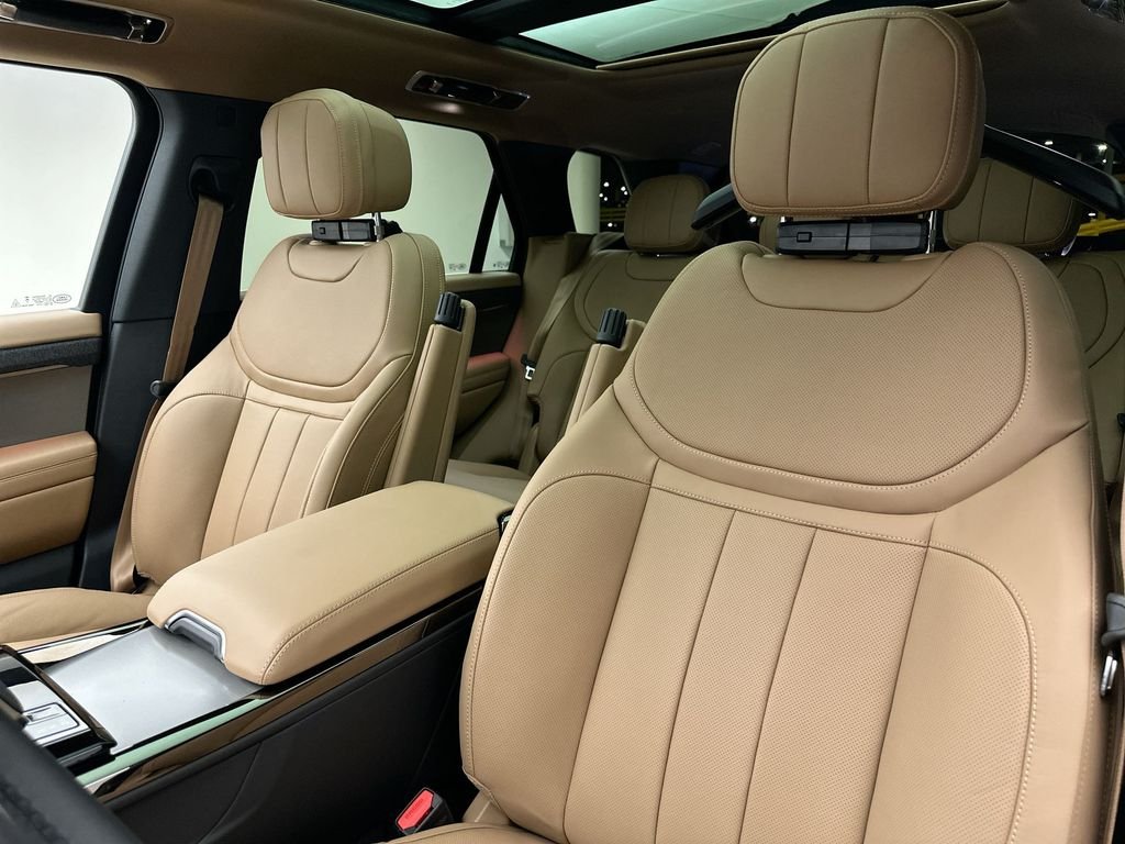 New 2026 Fuji White Land Rover SE image 18