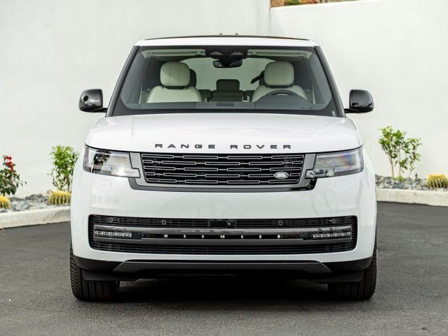 New 2026 Fuji White Land Rover SE image 3