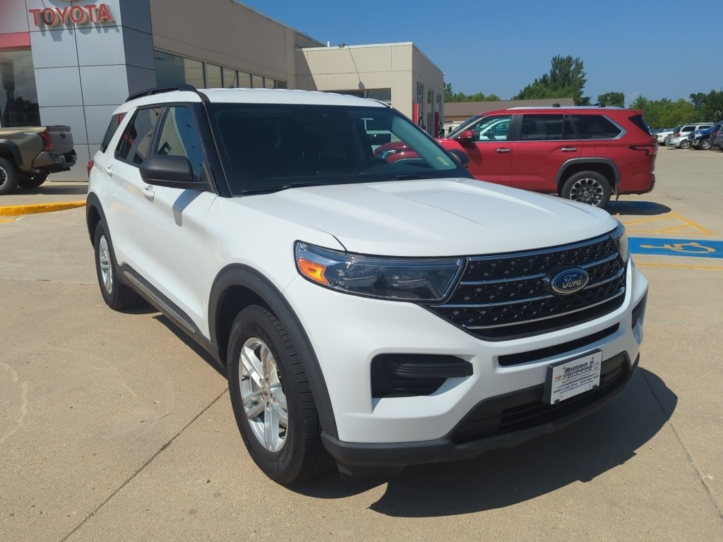 2021 Ford Explorer XLT photo 3