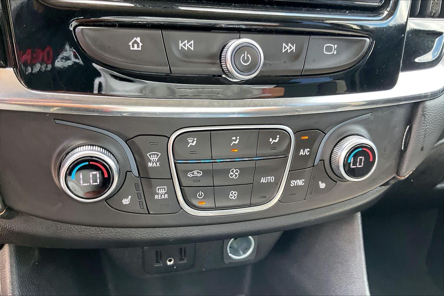 Used 2018 SILVER ICE METALLIC Chevrolet LT Cloth image 28