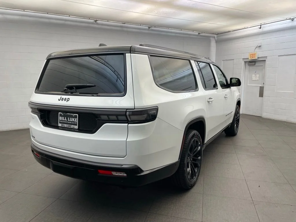 New 2026 White Jeep Summit Reserve image 4