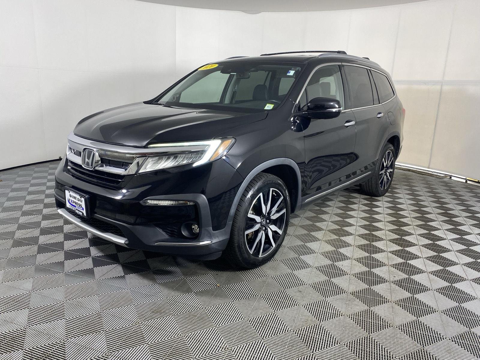 Used 2020 Crystal Black Pearl Honda Touring w/Rear Captain