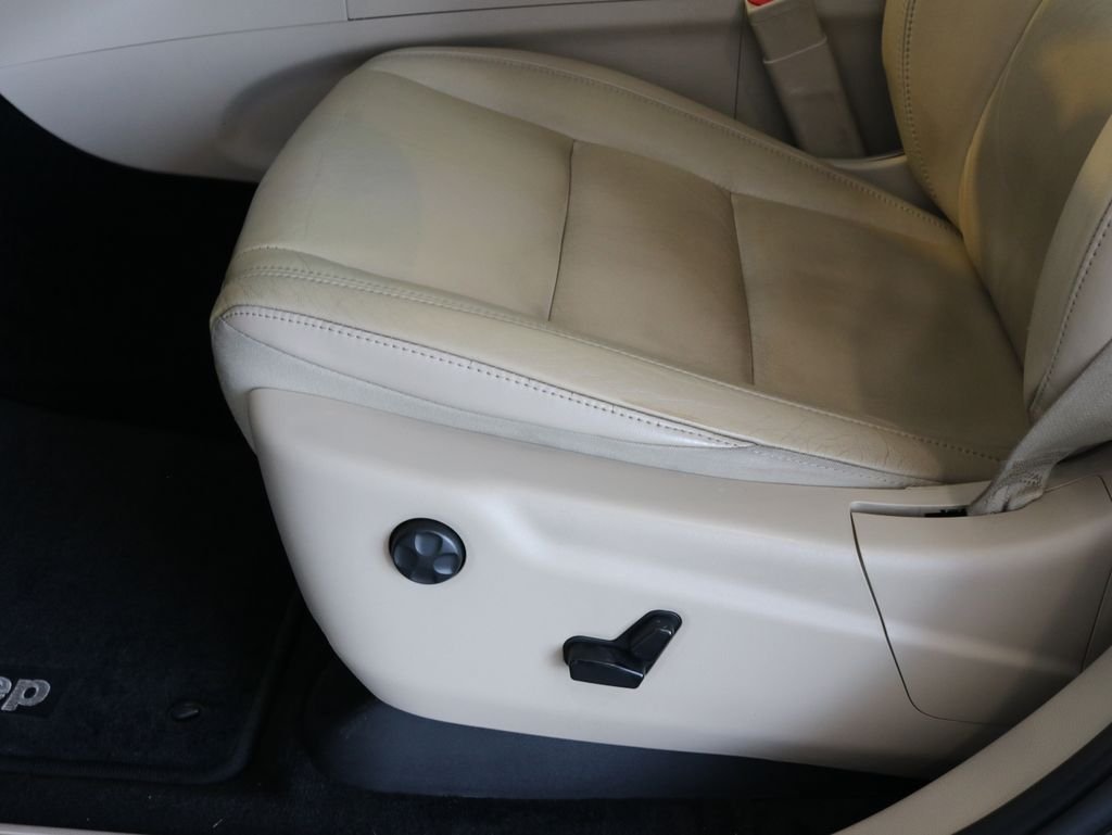 Used 2011 Gray Jeep Limited image 26