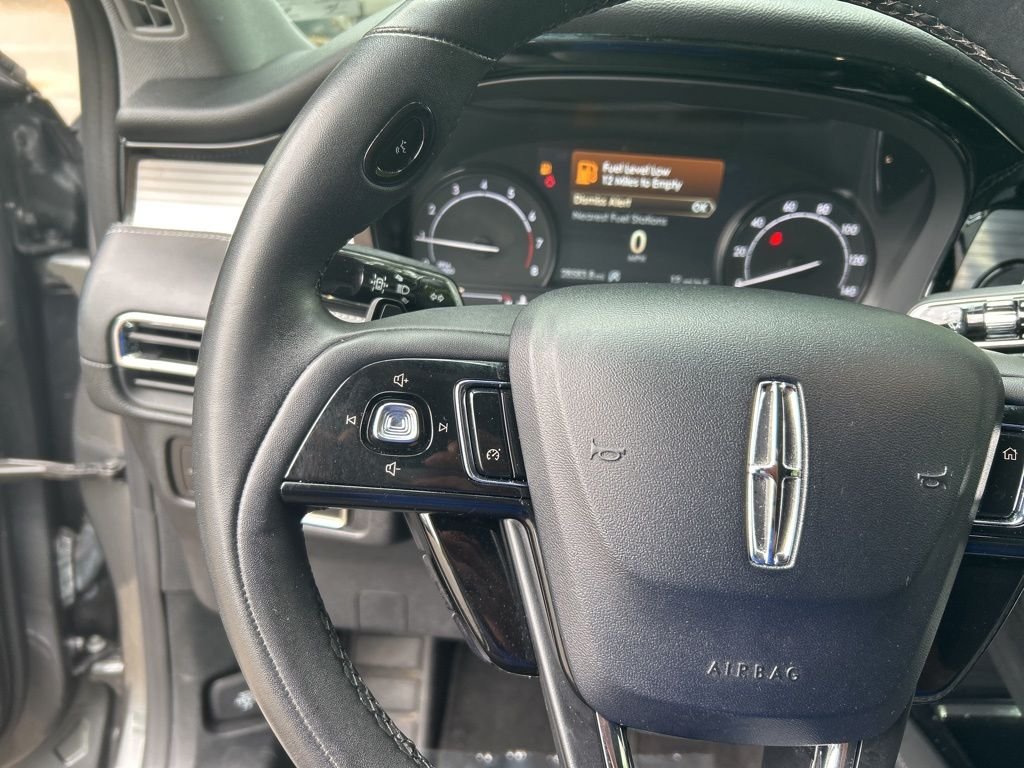 Used 2022 Gray Lincoln Standard image 23