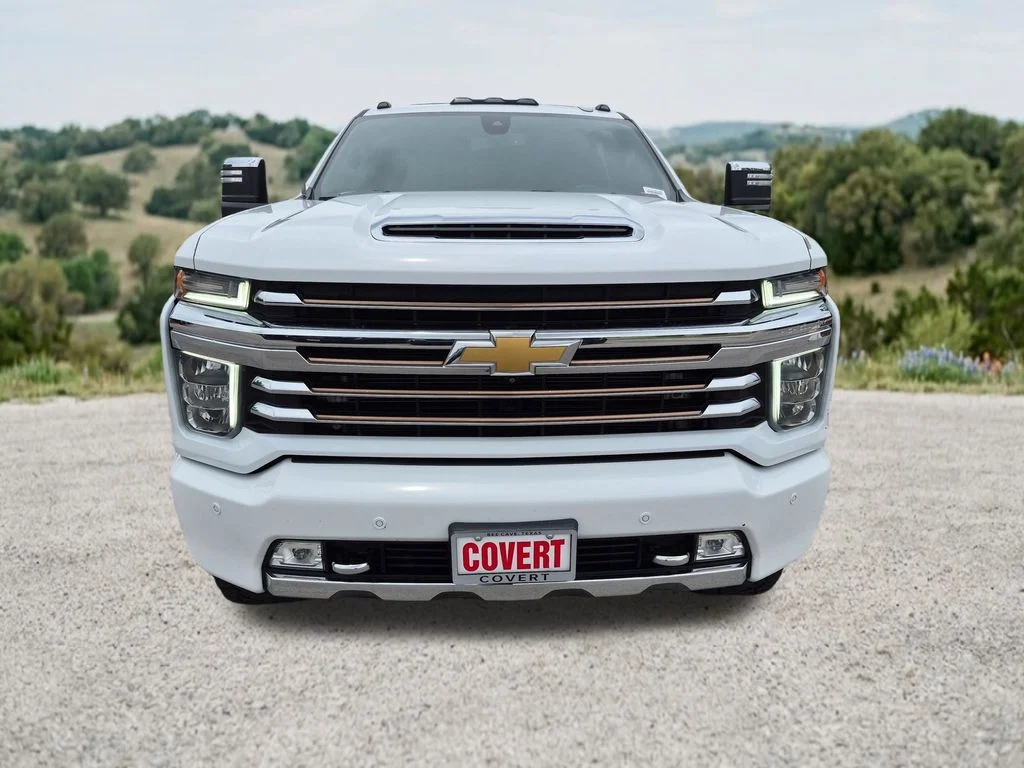 Used 2022 White Chevrolet High Country image 2