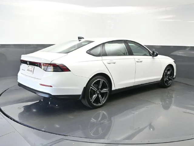 Used 2026 White Honda SE image 7