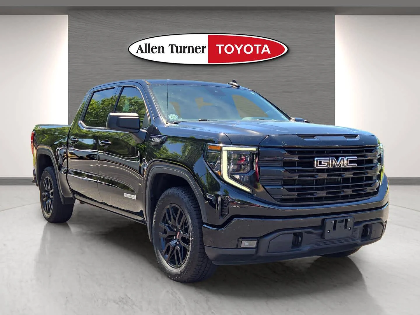 2022 GMC Sierra 4WD Crew Cab Short Box Elevation's photo