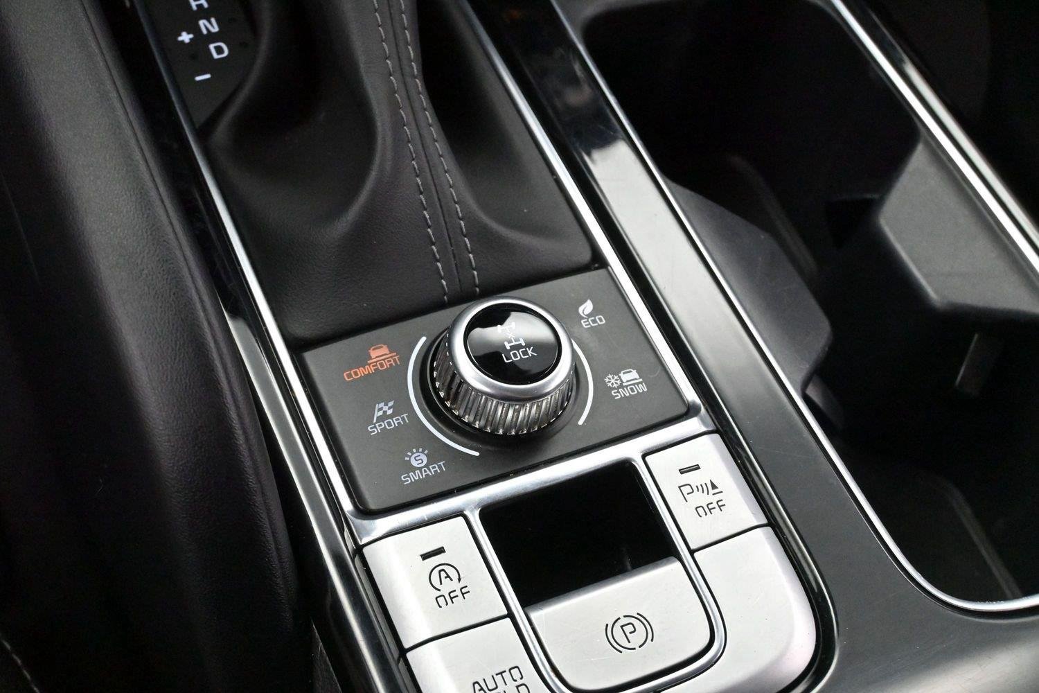 Used 2022 Glacial White Pearl Kia LX image 17