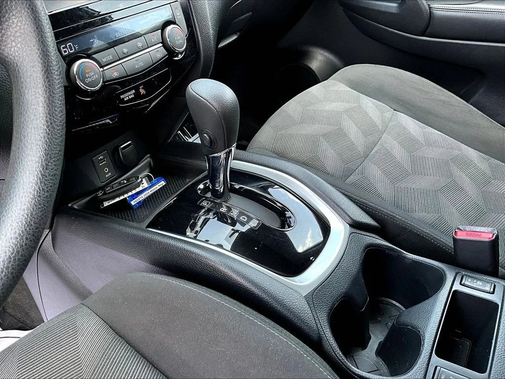 Used 2016 Brilliant Silver Nissan SV image 18