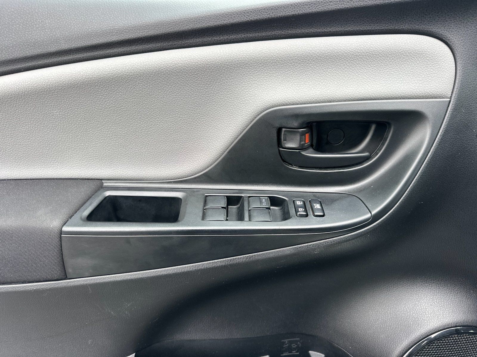 Used 2017 Silver Toyota L image 10