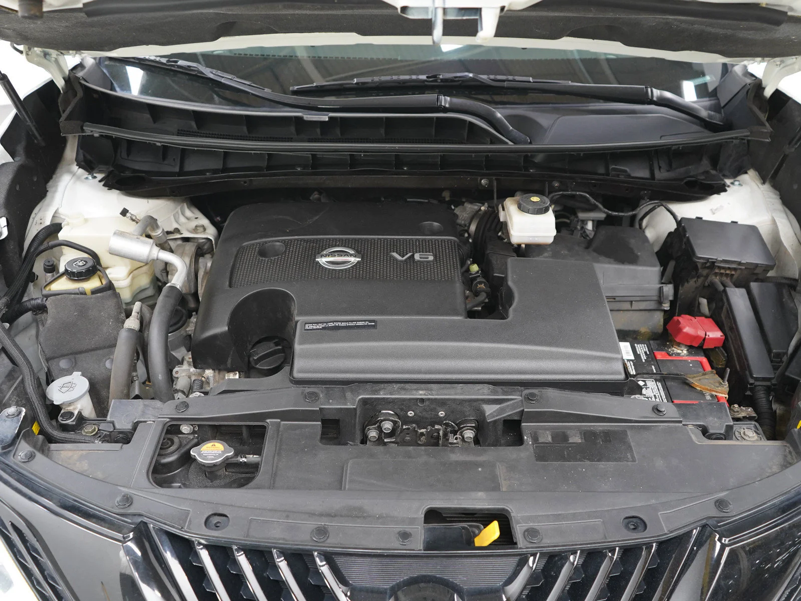Used 2018 White Nissan SL image 31
