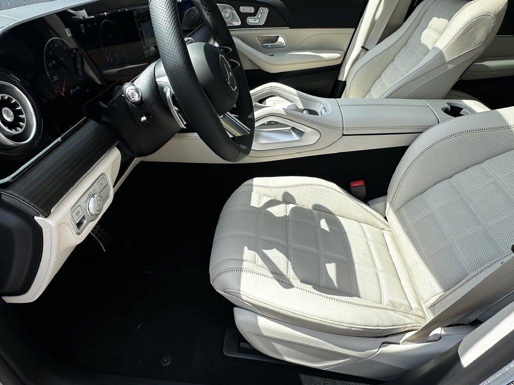 New 2027 MANUFAKTUR Moonlight White Metallic Mercedes-Benz GLS 450 image 48