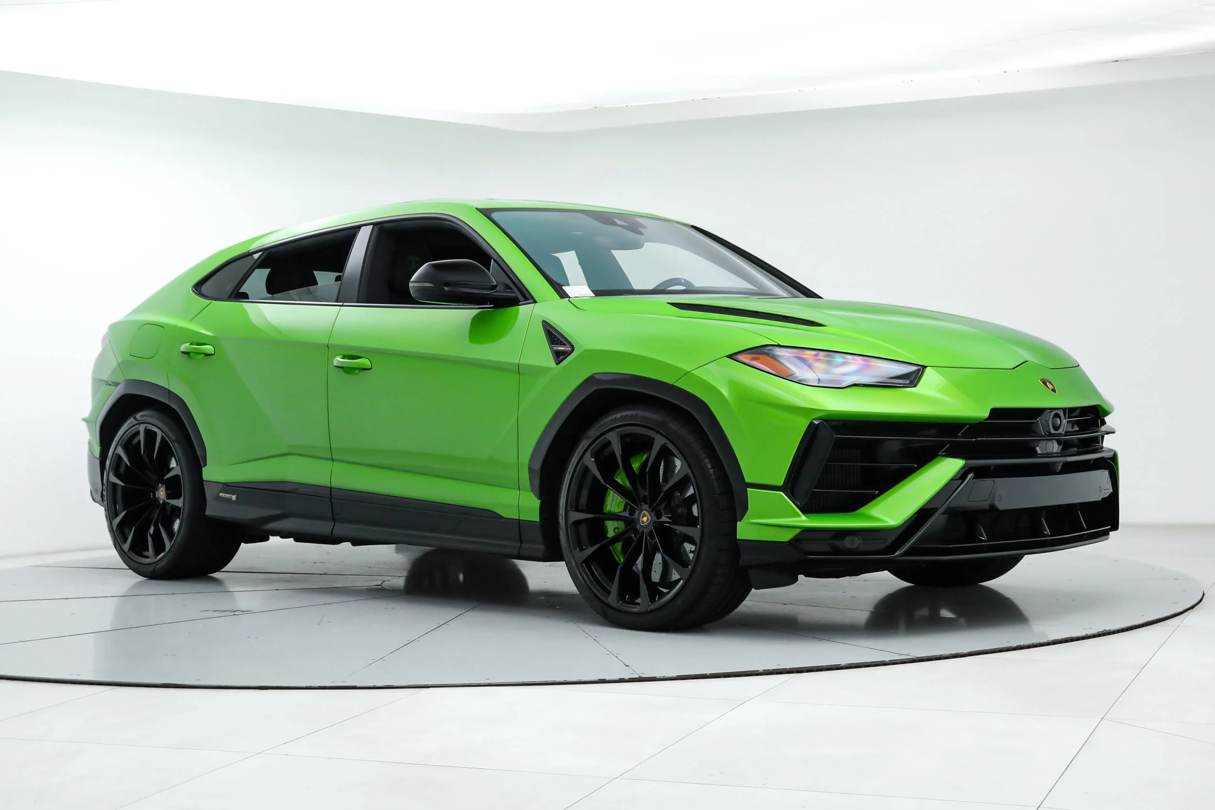 Used 2024 Green Lamborghini S image 7