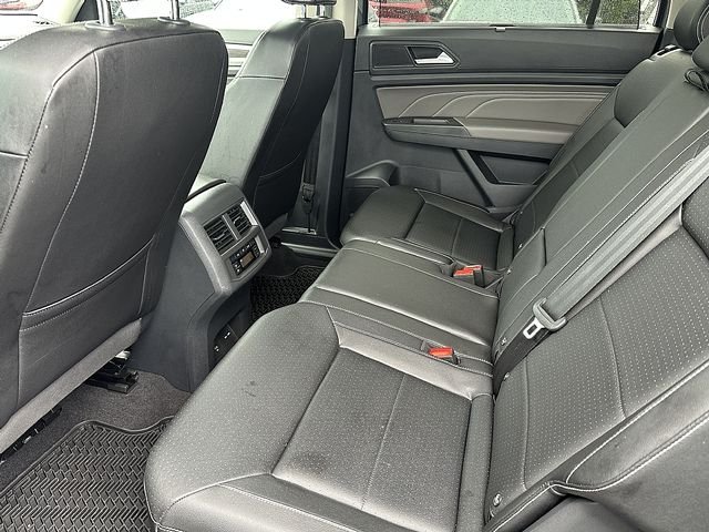 Used 2023  Volkswagen 3.6L V6 SE w/Technology image 16