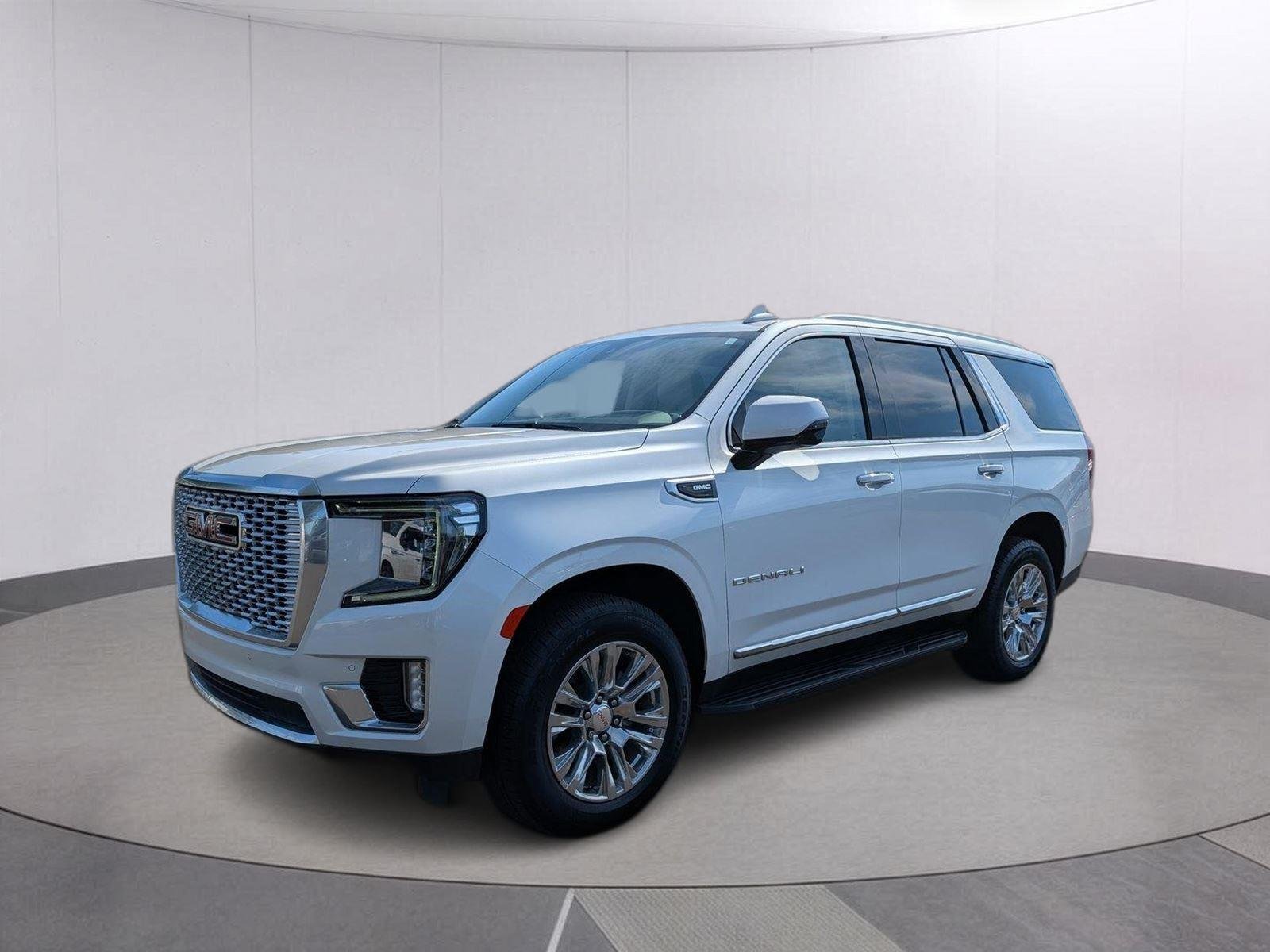 Used 2022 White Frost Tricoat GMC Denali image 1