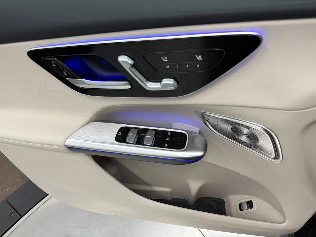 New 2027 Black Mercedes-Benz GLC 300 image 19