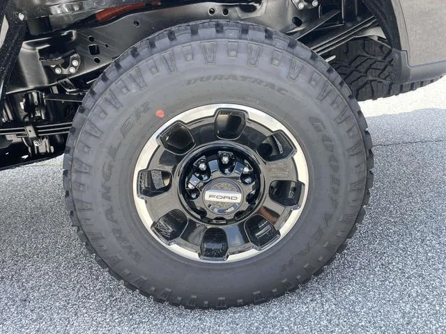 New 2026 Agate Black Metallic Ford XLT image 7
