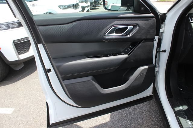 Used 2022 White Land Rover S image 17
