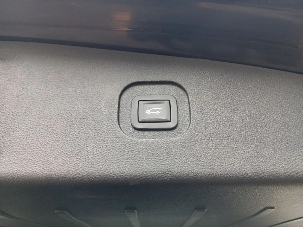 Used 2017 Black Chevrolet Premier image 31