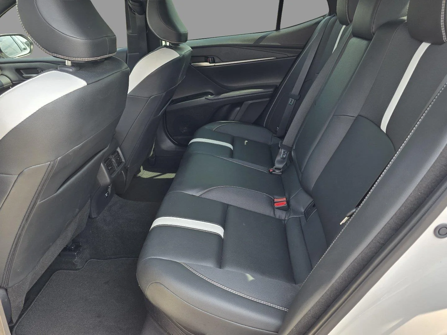 Used 2025 Ice Cap Toyota SE image 27