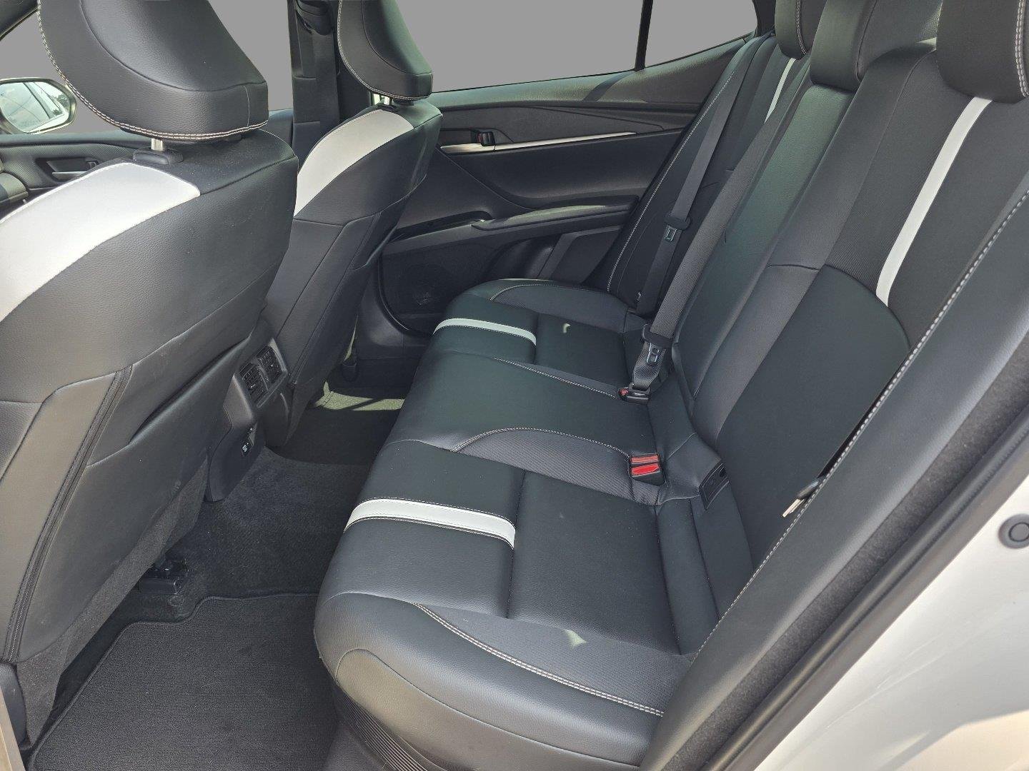 Used 2025 Ice Cap Toyota SE image 27