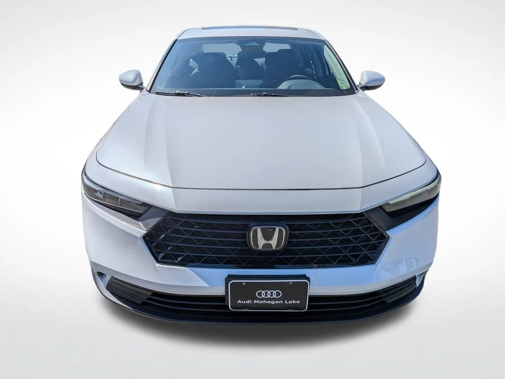 Used 2023 White Honda EX image 8