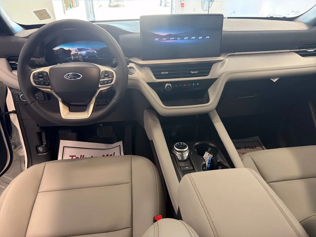 New 2027 Star White Metallic Tri-Coat Ford Active image 15