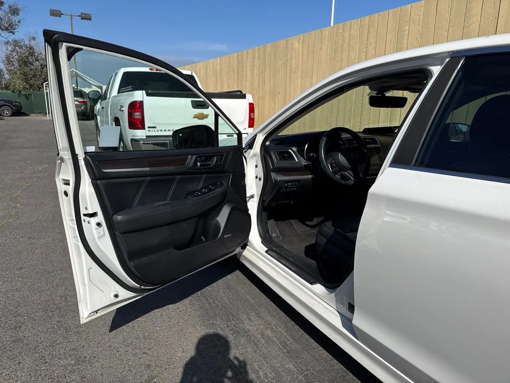 Used 2018 White Subaru 2.5i image 5