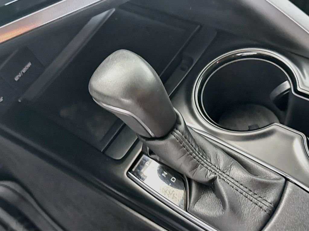 Used 2019 White Toyota  image 15