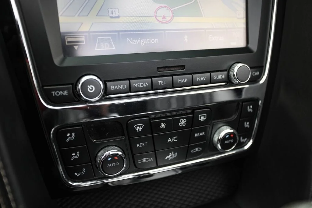 Used 2014 Glacier White Bentley Speed image 32
