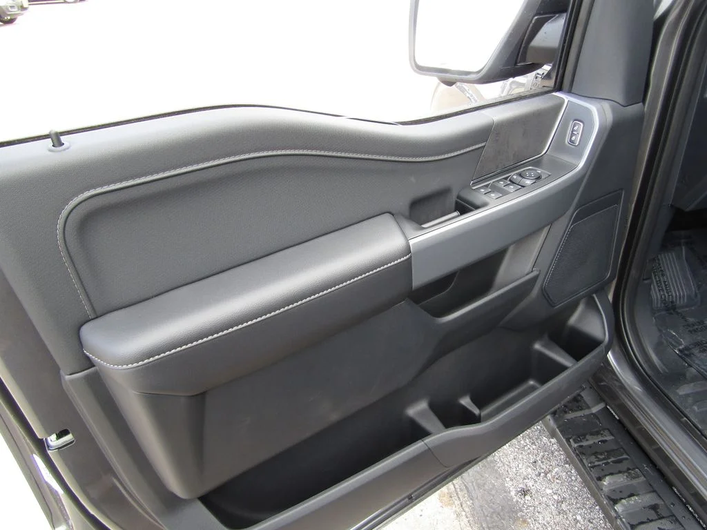 New 2026 Carbonized Gray Metallic Ford XLT image 22