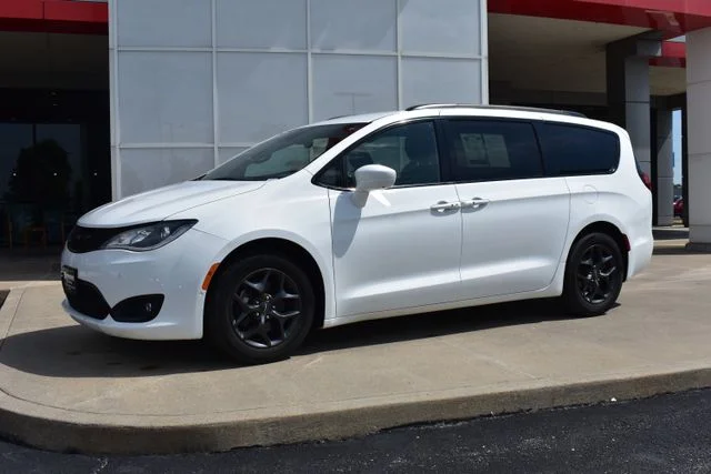 Used 2019 White Chrysler Touring L image 2