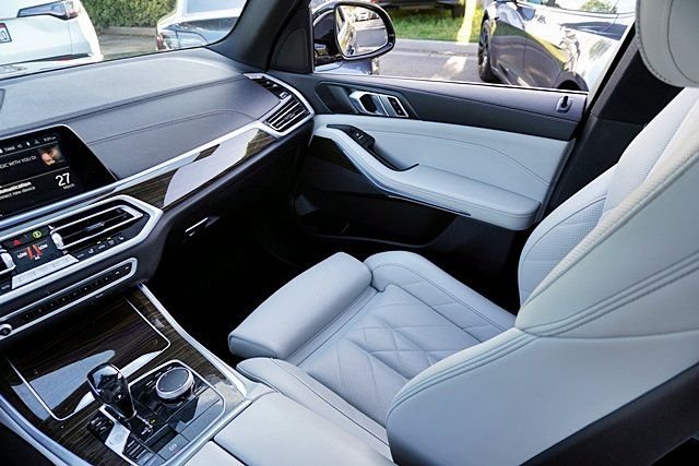 Used 2023 Gray BMW xDrive40i image 22