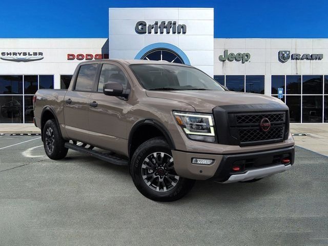 Used 2024  Nissan PRO-4X image 2