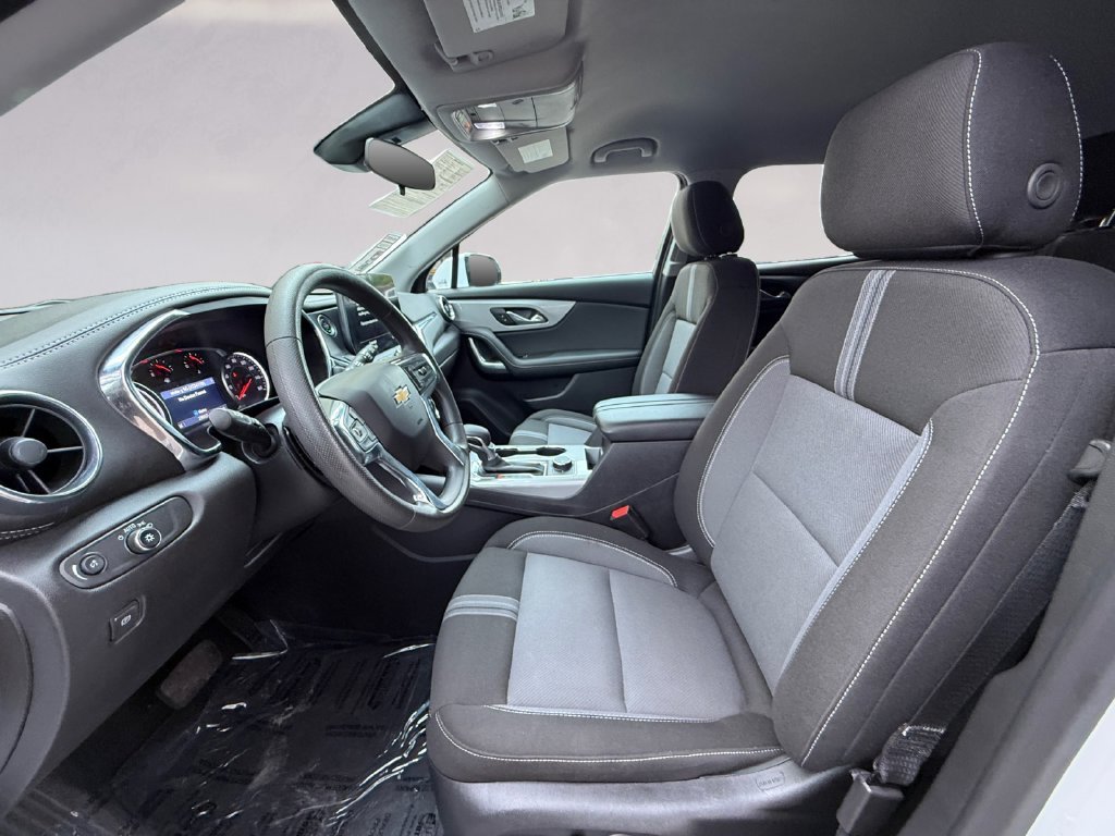 Used 2025 White Chevrolet LT image 10