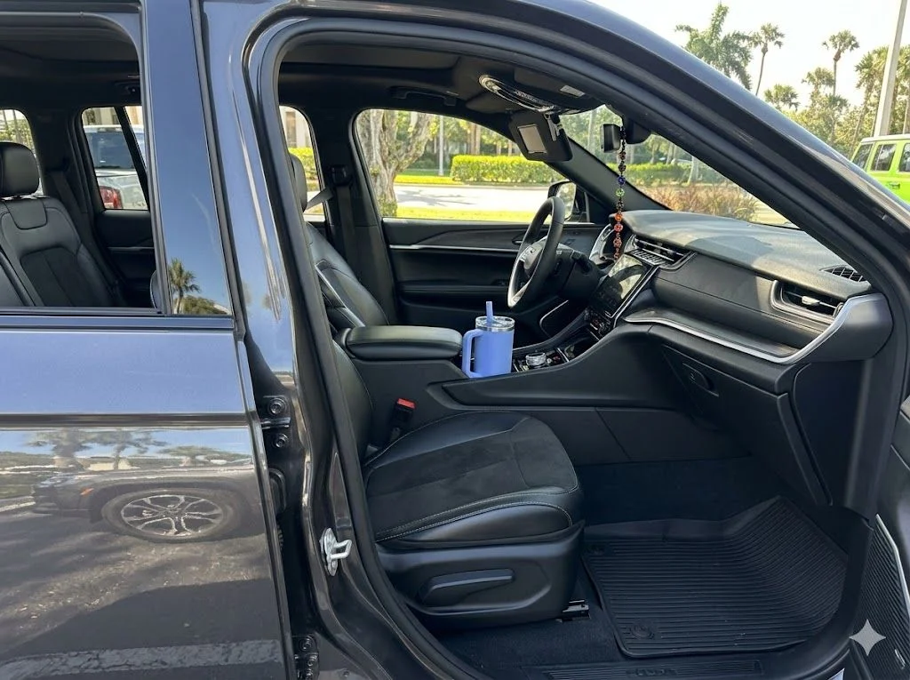 Used 2024 Gray Jeep Altitude X image 3