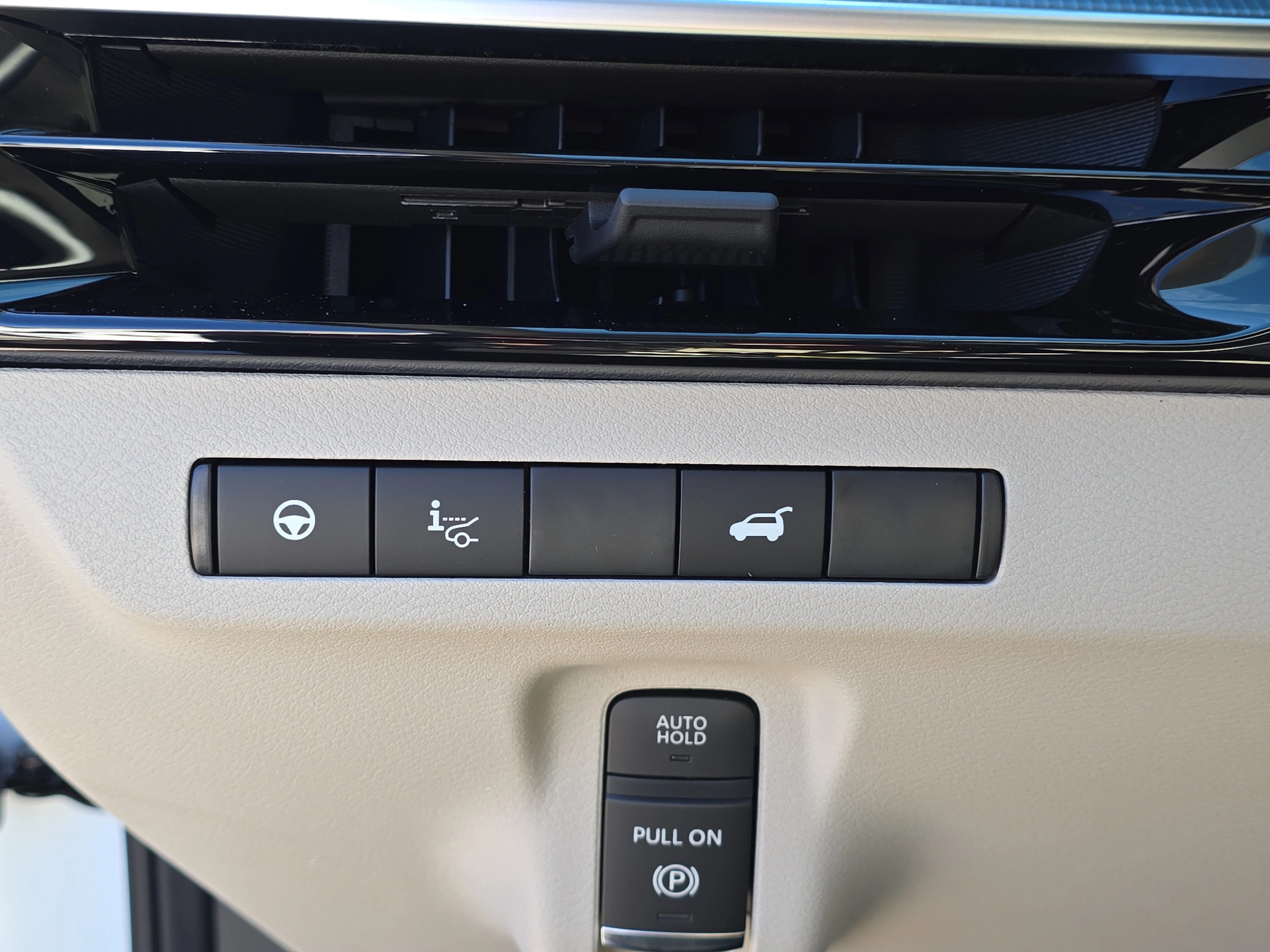 New 2026 Everest White Pearl TriCoat / Super Black Two-tone Nissan Platinum image 29